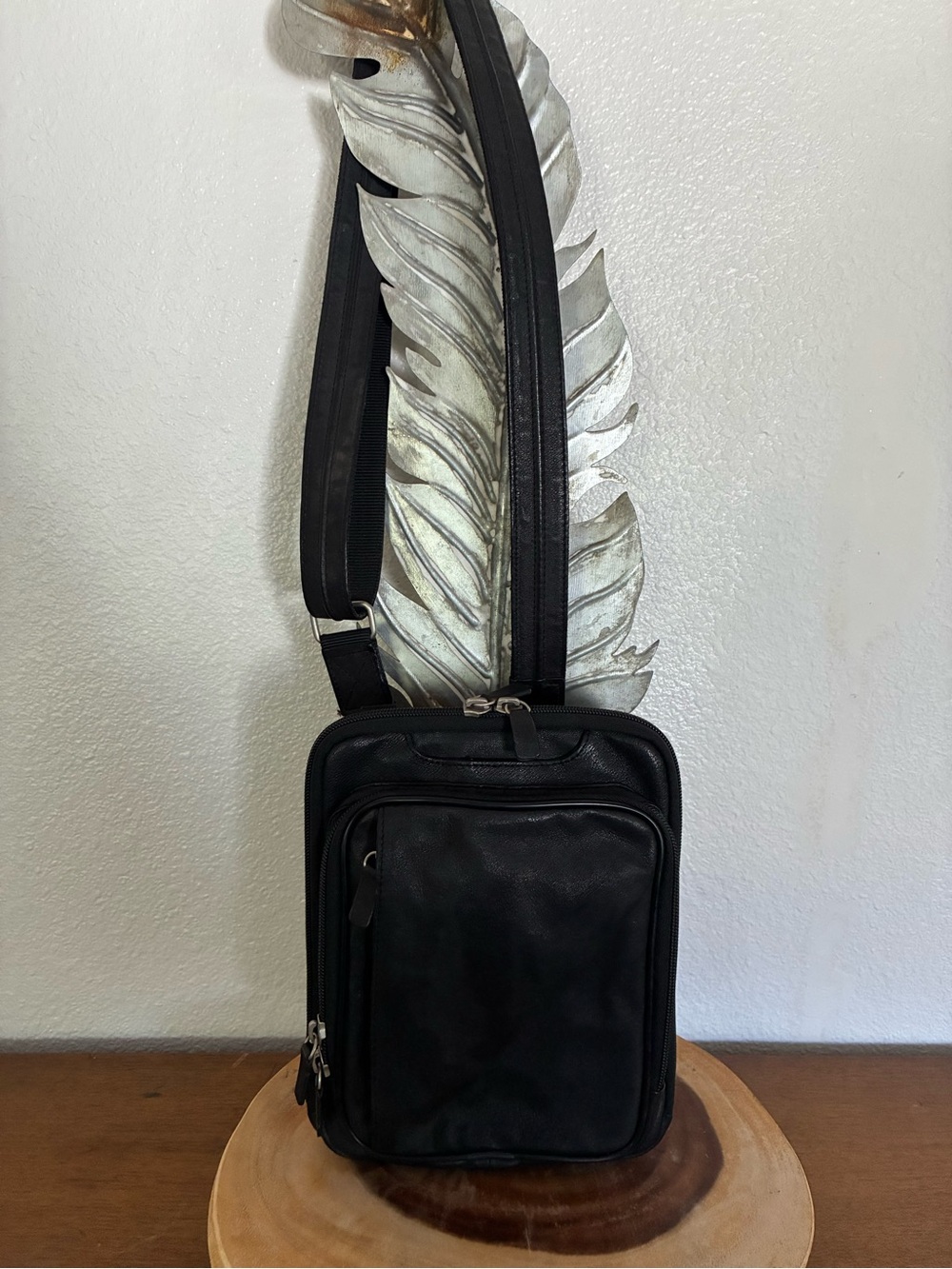 Gun Tote’n Mamas Black Leather Crossbody Conceal Carry Bag 
(No holster)